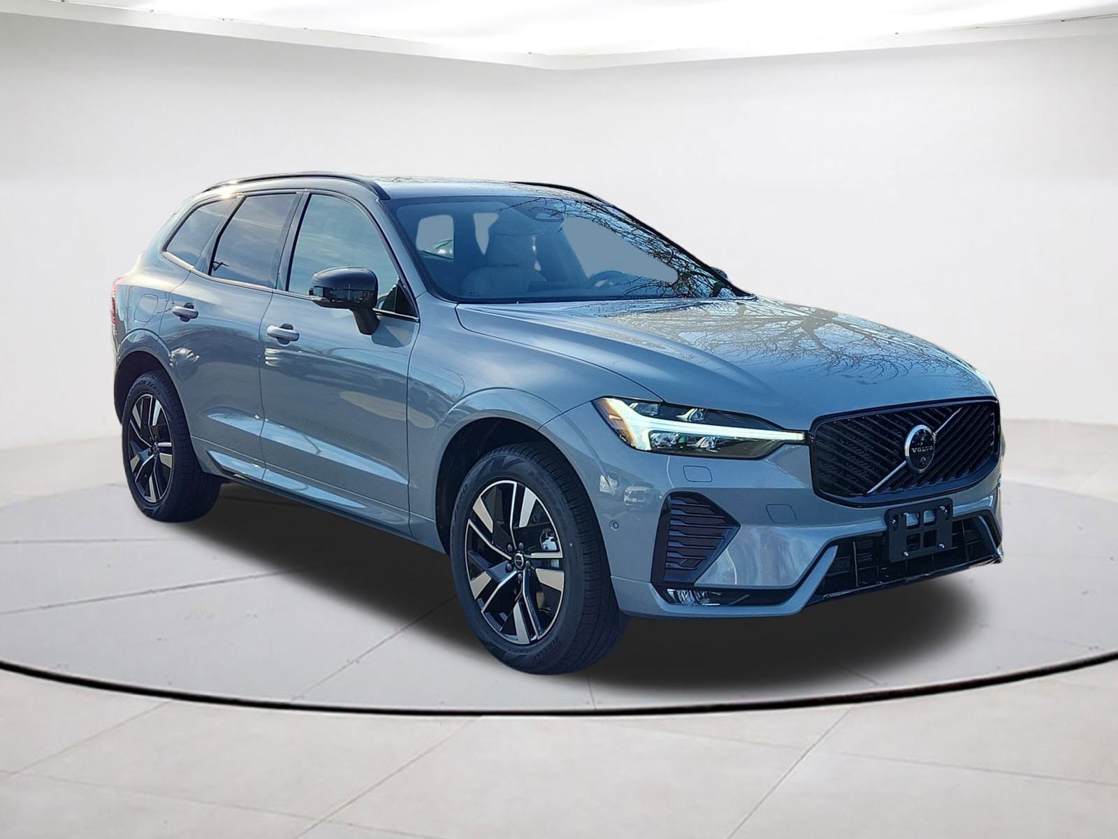 2026 Volvo XC60 Plus's photo