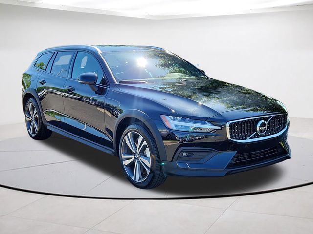 2025 Volvo V60 Cross Country B5 Plus AWD's photo