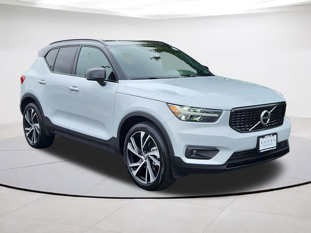 2020 Volvo XC40 T5 R-Design AWD's photo