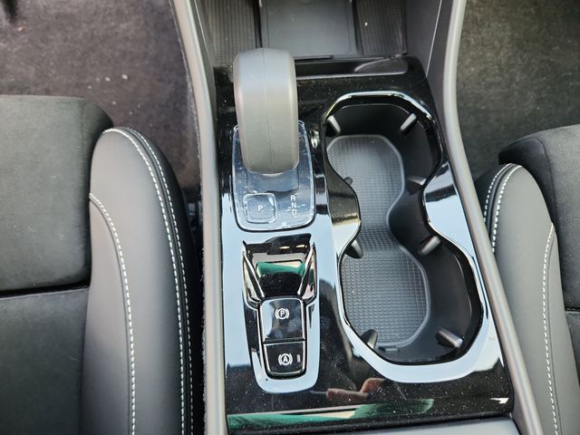 2026 Volvo XC40 Ultra Black Edition - Photo 11