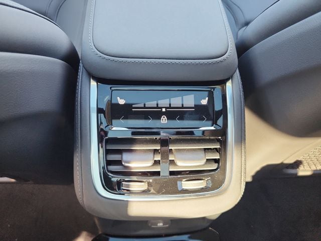 2026 Volvo XC90 Plus - Photo 22