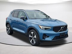 2025 Volvo XC40 B5 Plus Dark Theme SUV