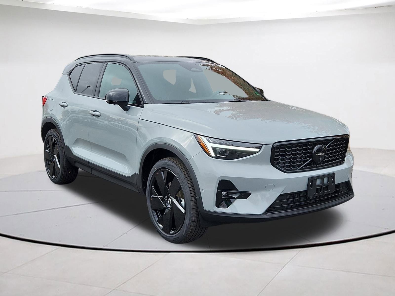 2026 Volvo XC40 Ultra Black Edition's photo