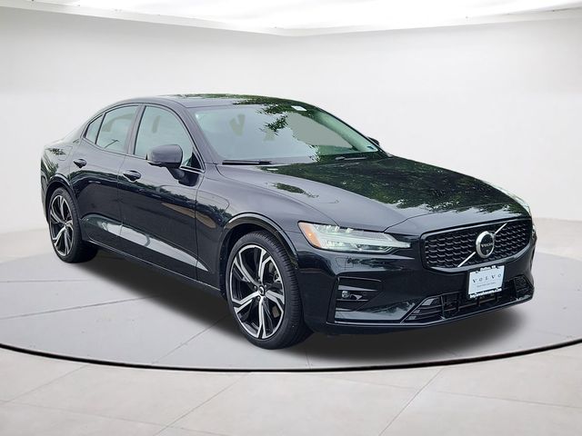 2025 Volvo S60 B5 Plus Dark AWD's photo