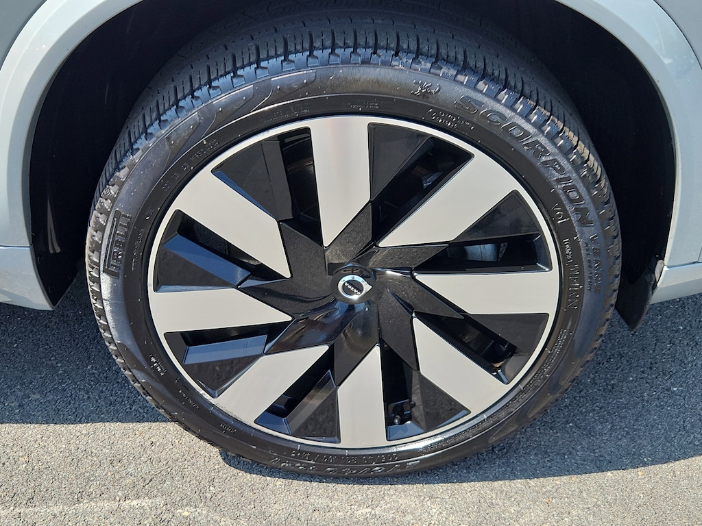 Used 2024 Volvo XC90 Recharge Plug-In Hybrid T8 Plus 6 Passenger T8 eAWD PHEV Plus 6P