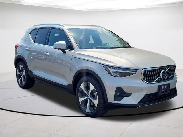 2025 Volvo XC40 B5 Plus Bright AWD's photo