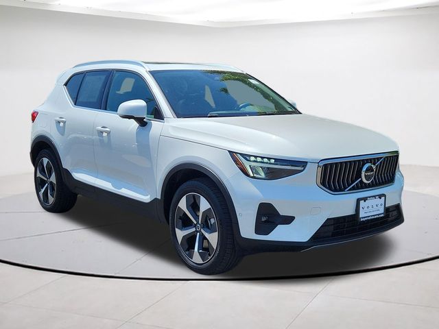 2025 Volvo XC40 B5 Plus Bright AWD's photo