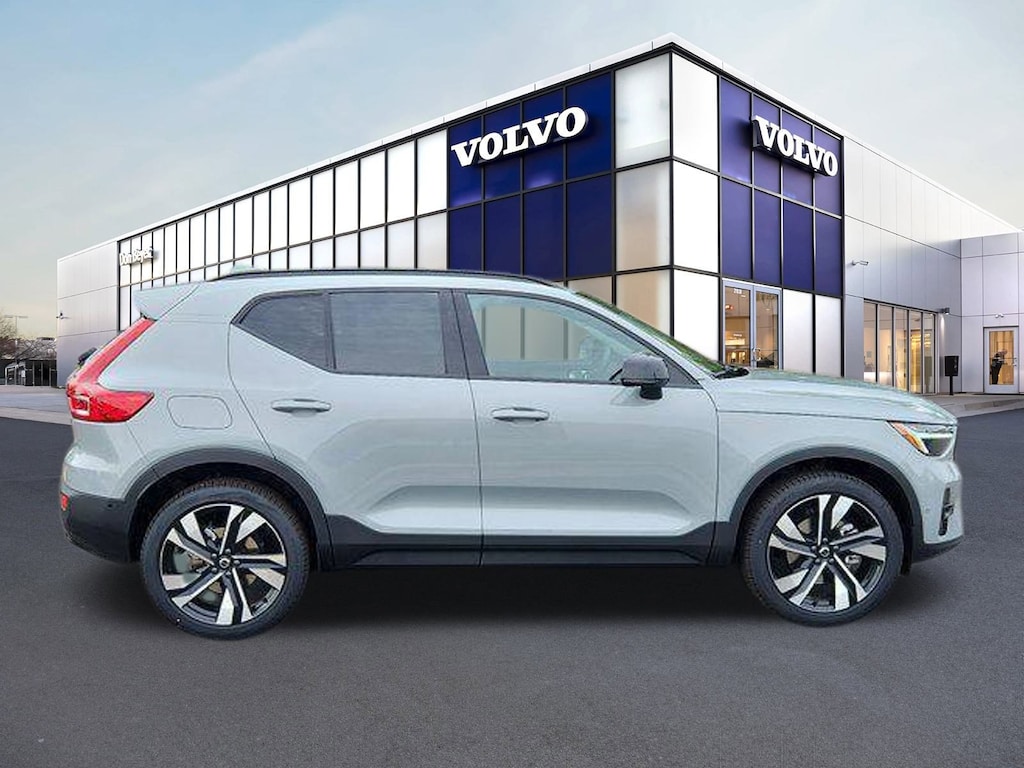 New 2026 Volvo XC40 B5 Plus SUV