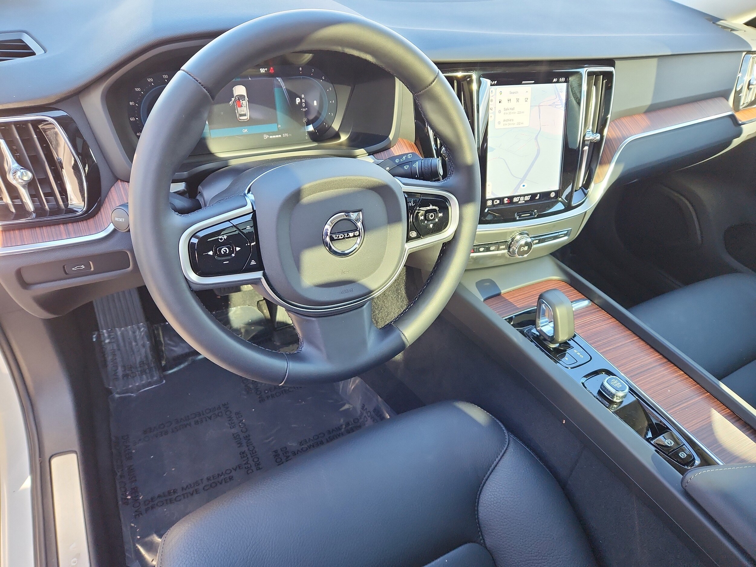 2025 Volvo V60 Cross Country B5 AWD Plus photo 2