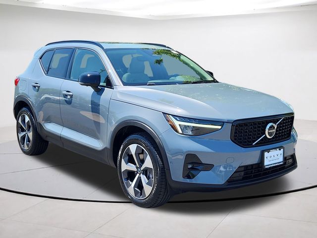 2023 Volvo XC40 B5 Plus Dark AWD's photo