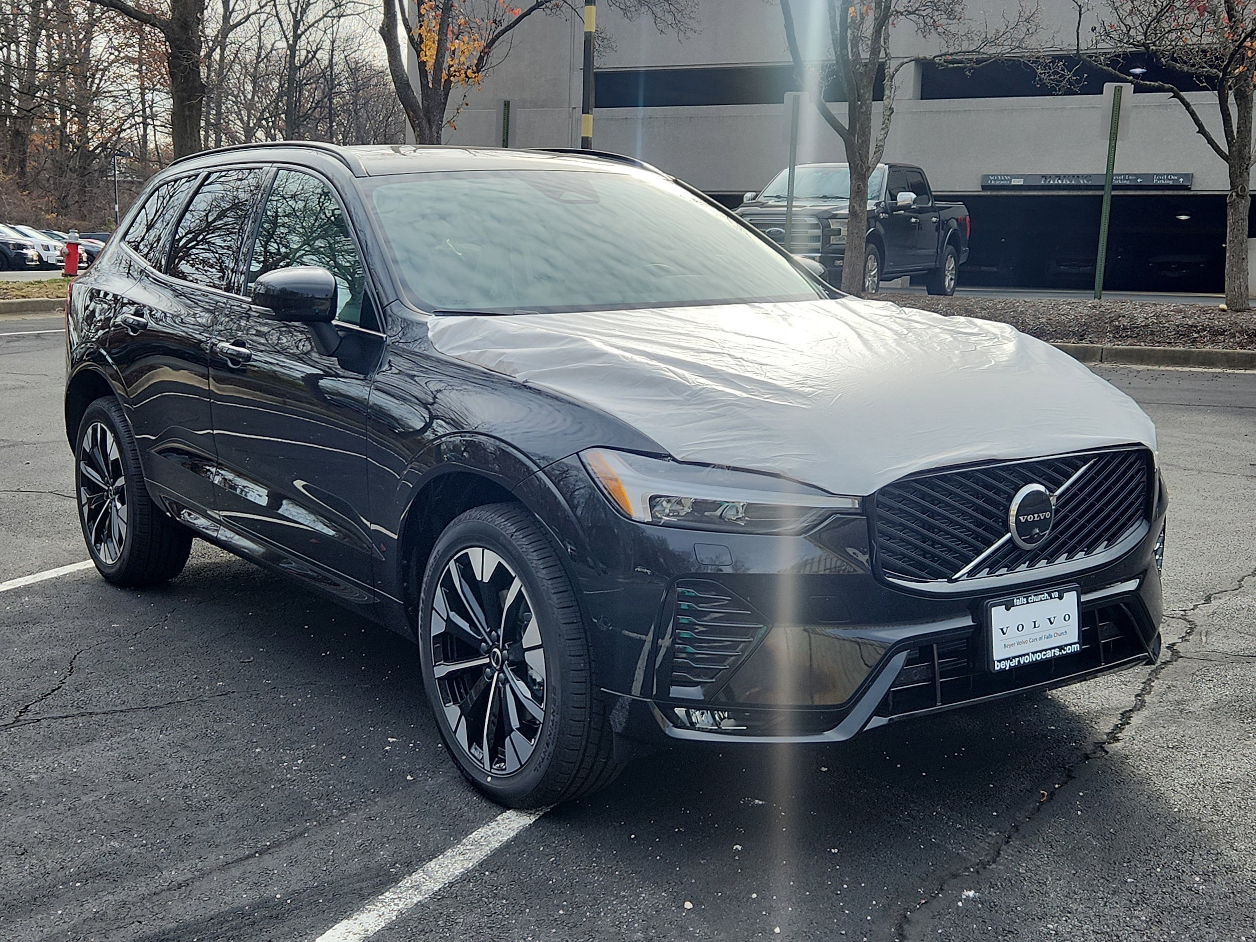 2026 Volvo XC60 Plus's photo