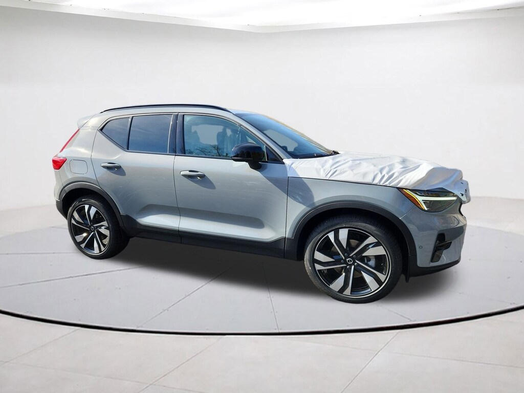 New 2026 Volvo XC40 B5 Ultra SUV