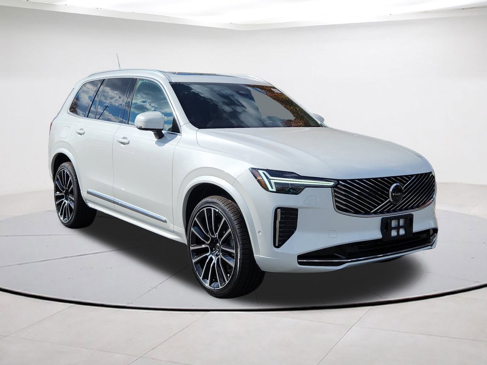 2026 Volvo XC90 Plus's photo