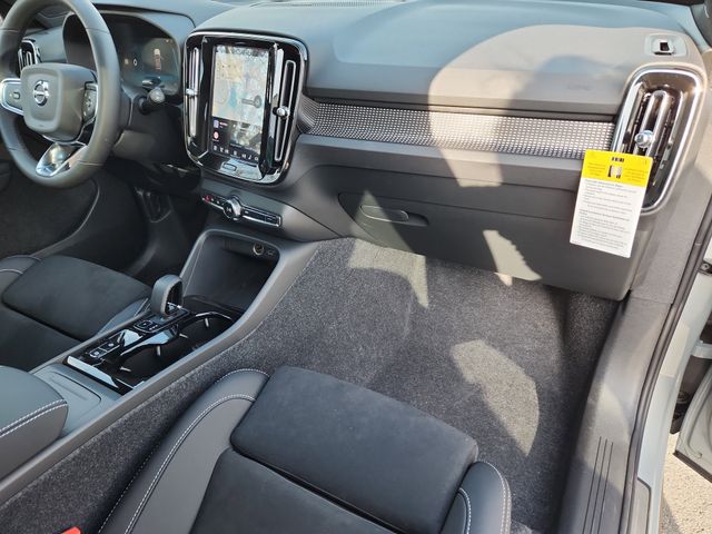 2026 Volvo XC40 Ultra Black Edition - Photo 26