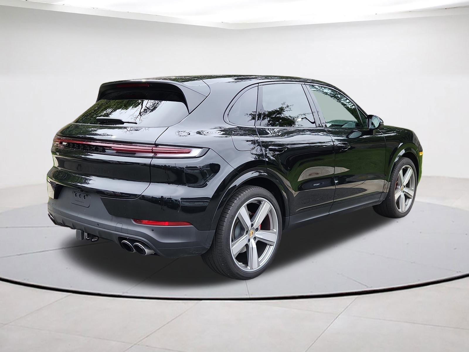 2024 Porsche Cayenne S photo 2