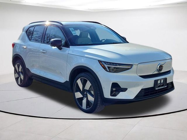 2026 Volvo EX40 Single Motor Extended Range Plus's photo