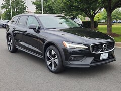 2026 Volvo V60 Cross Country B5 Plus Wagon