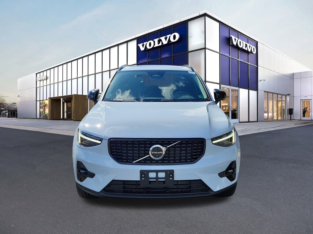 New 2026 Volvo XC40 B5 Plus SUV