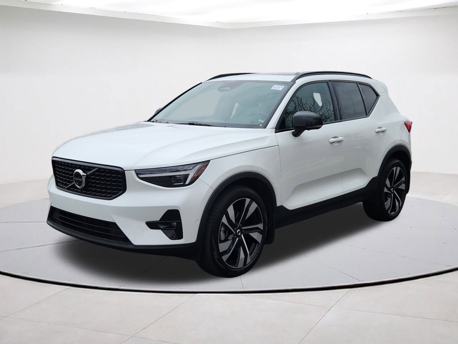 2024 Volvo XC40 AWD Ultimate photo 2