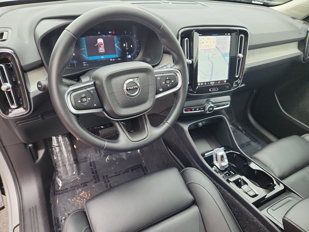Certified 2025 Volvo XC40 B5 Plus Dark Theme B5 AWD Plus Dark Theme
