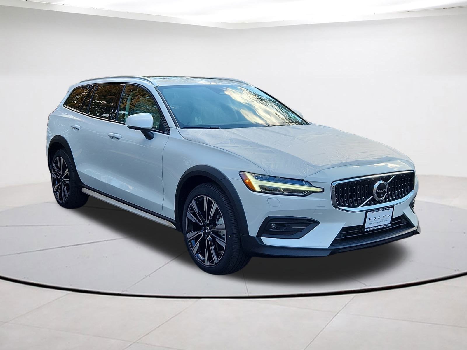 2026 Volvo V60 Cross Country Ultra's photo
