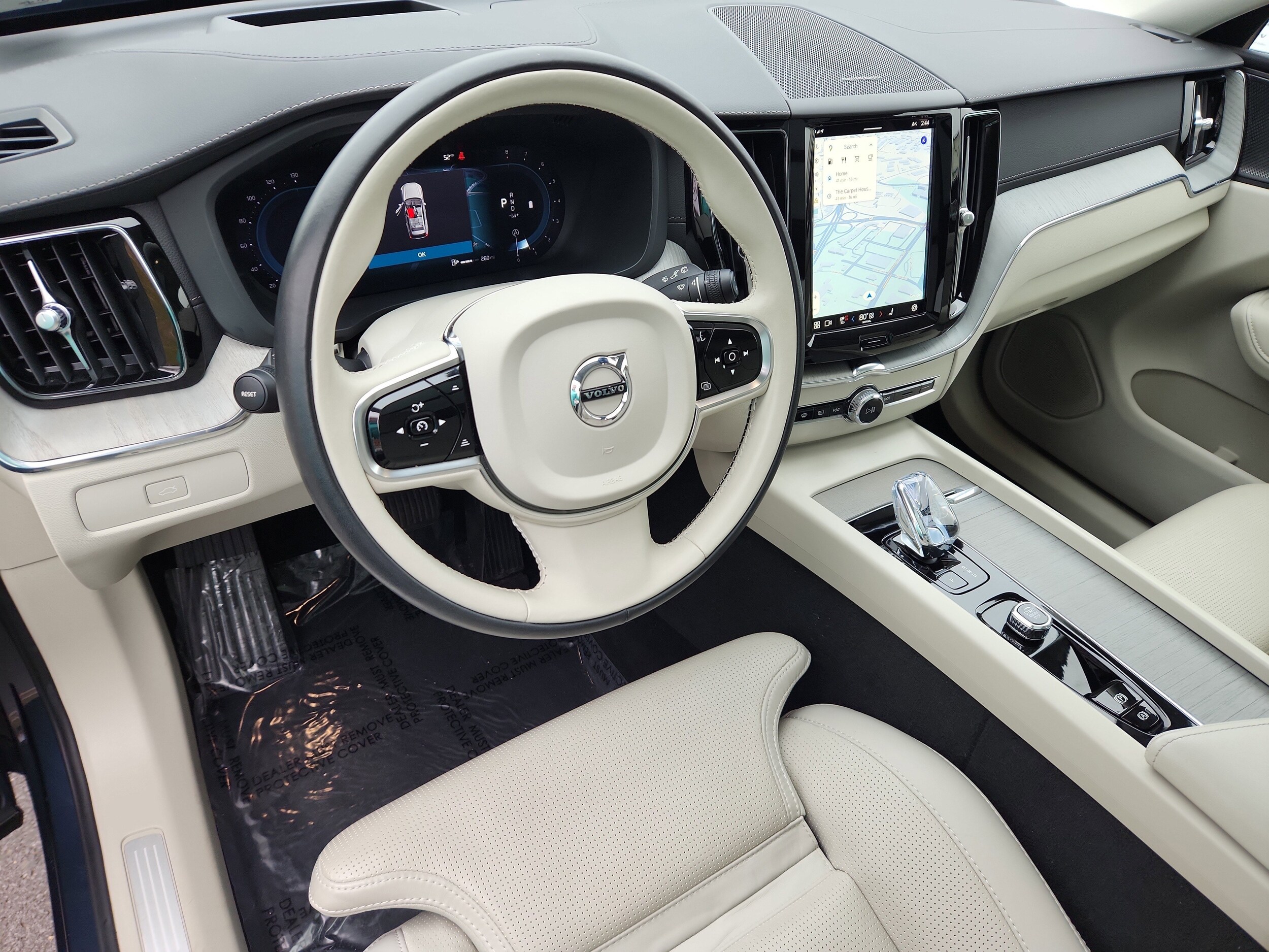 2024 Volvo XC60 B5 Ultimate photo 2