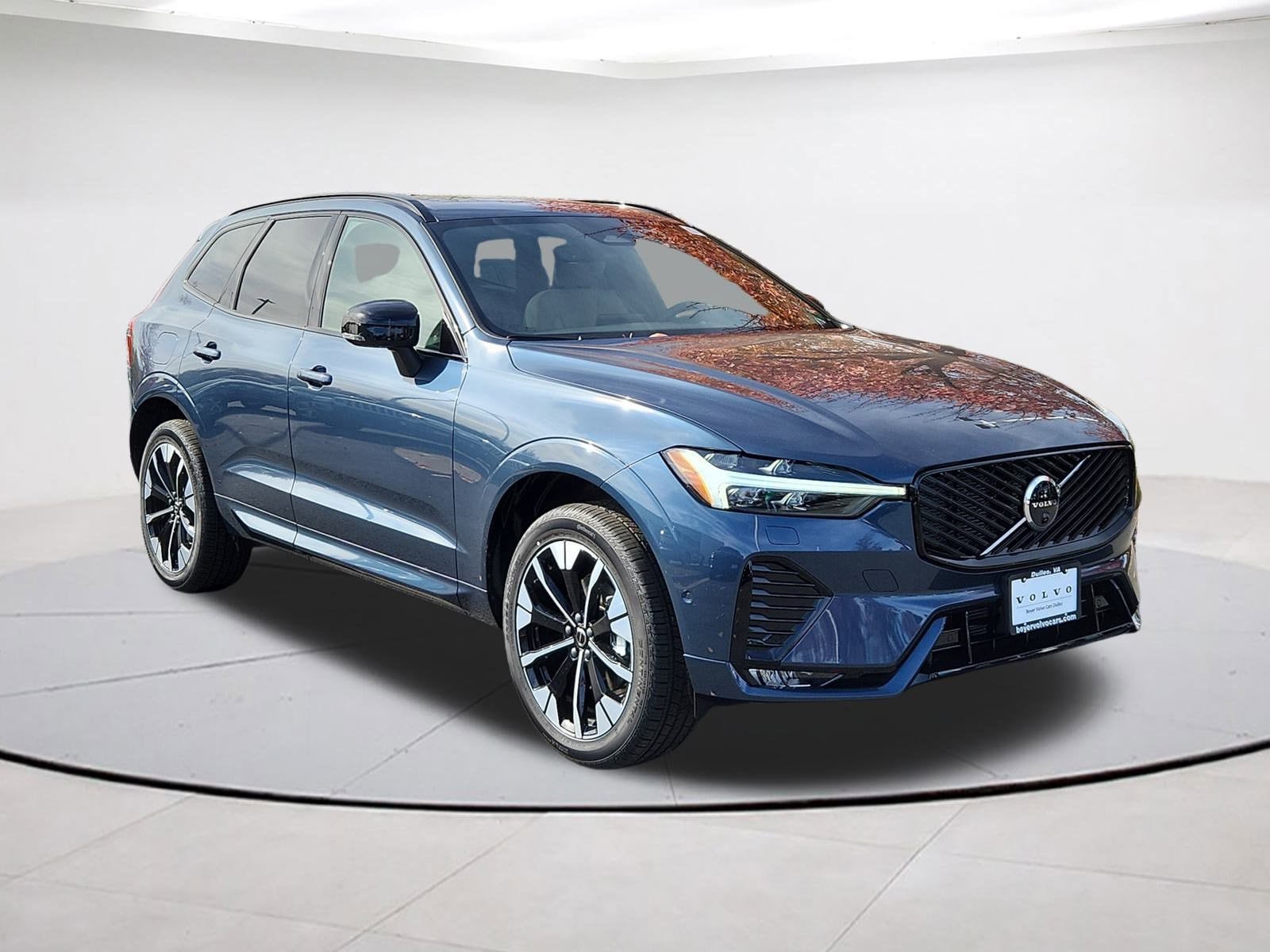 2026 Volvo XC60 Plus's photo