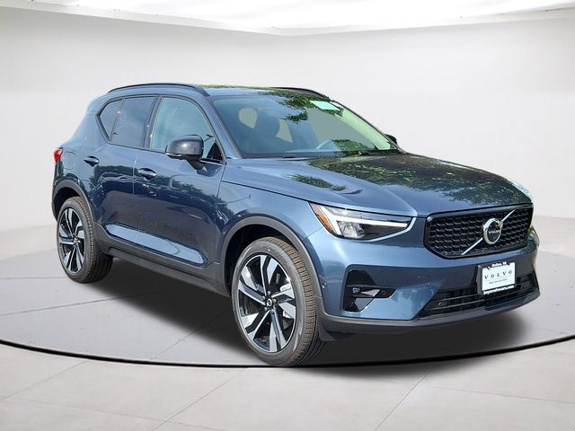 2026 Volvo XC40 B5 Plus Dark AWD's photo