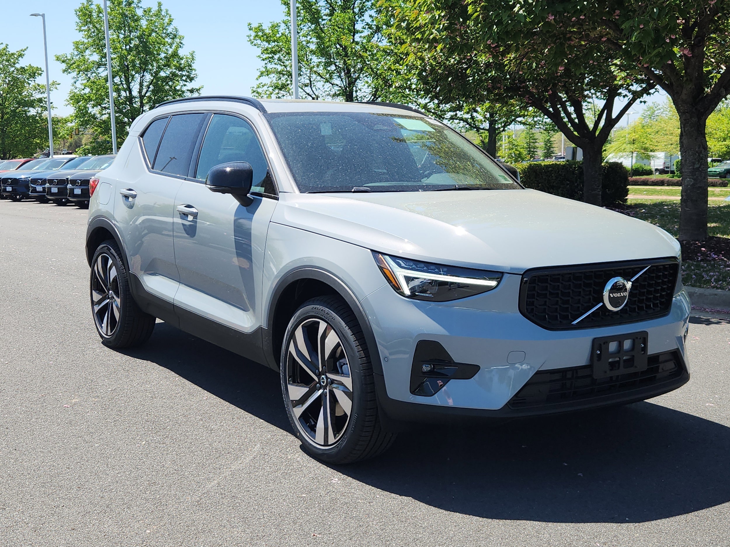 2025 Volvo XC40