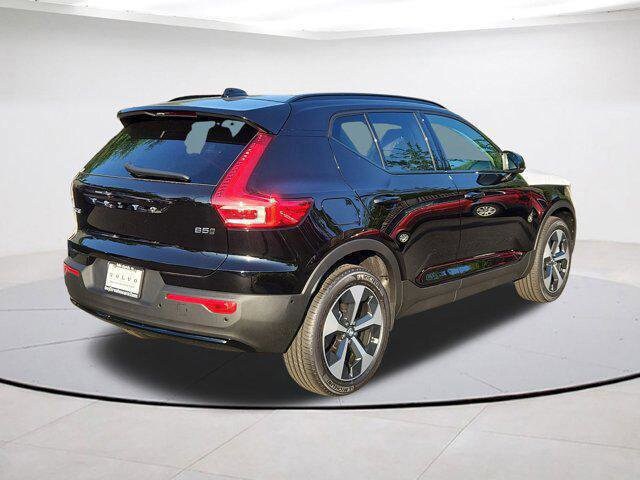 2026 Volvo XC40 Plus photo 3