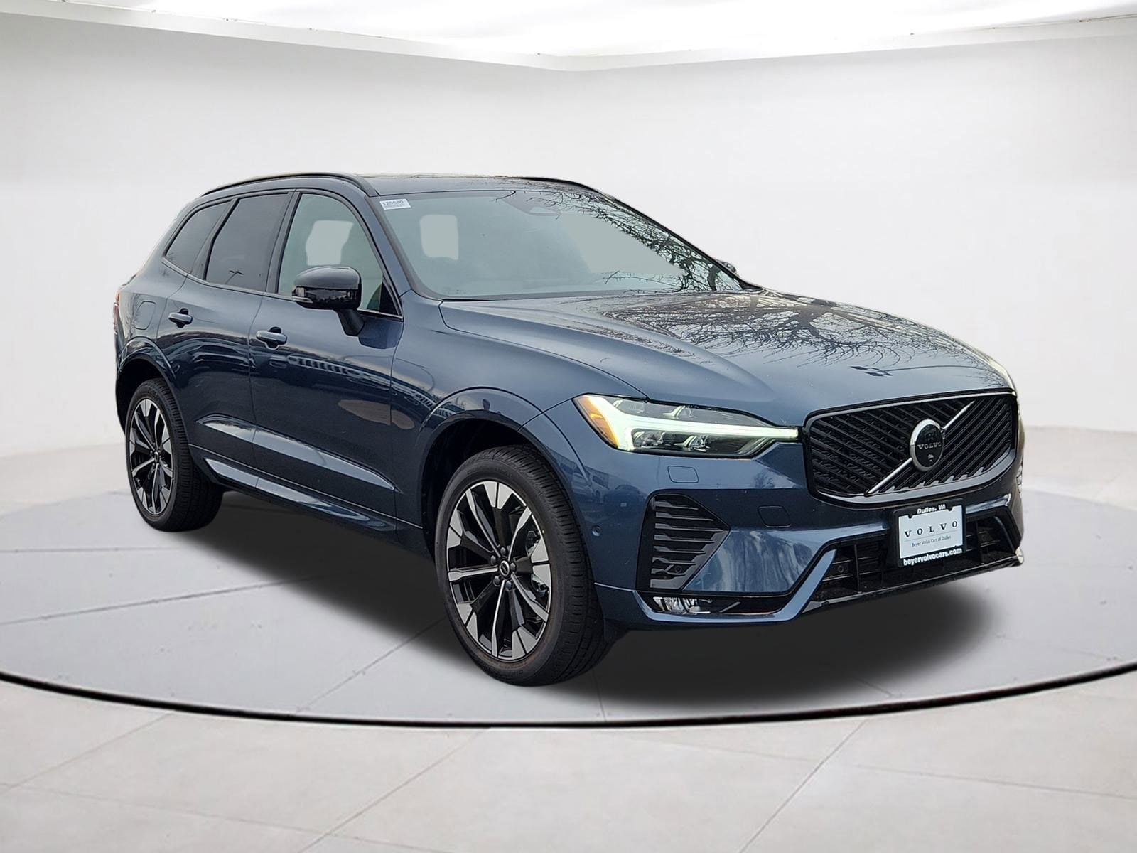 2026 Volvo XC60 Plus's photo