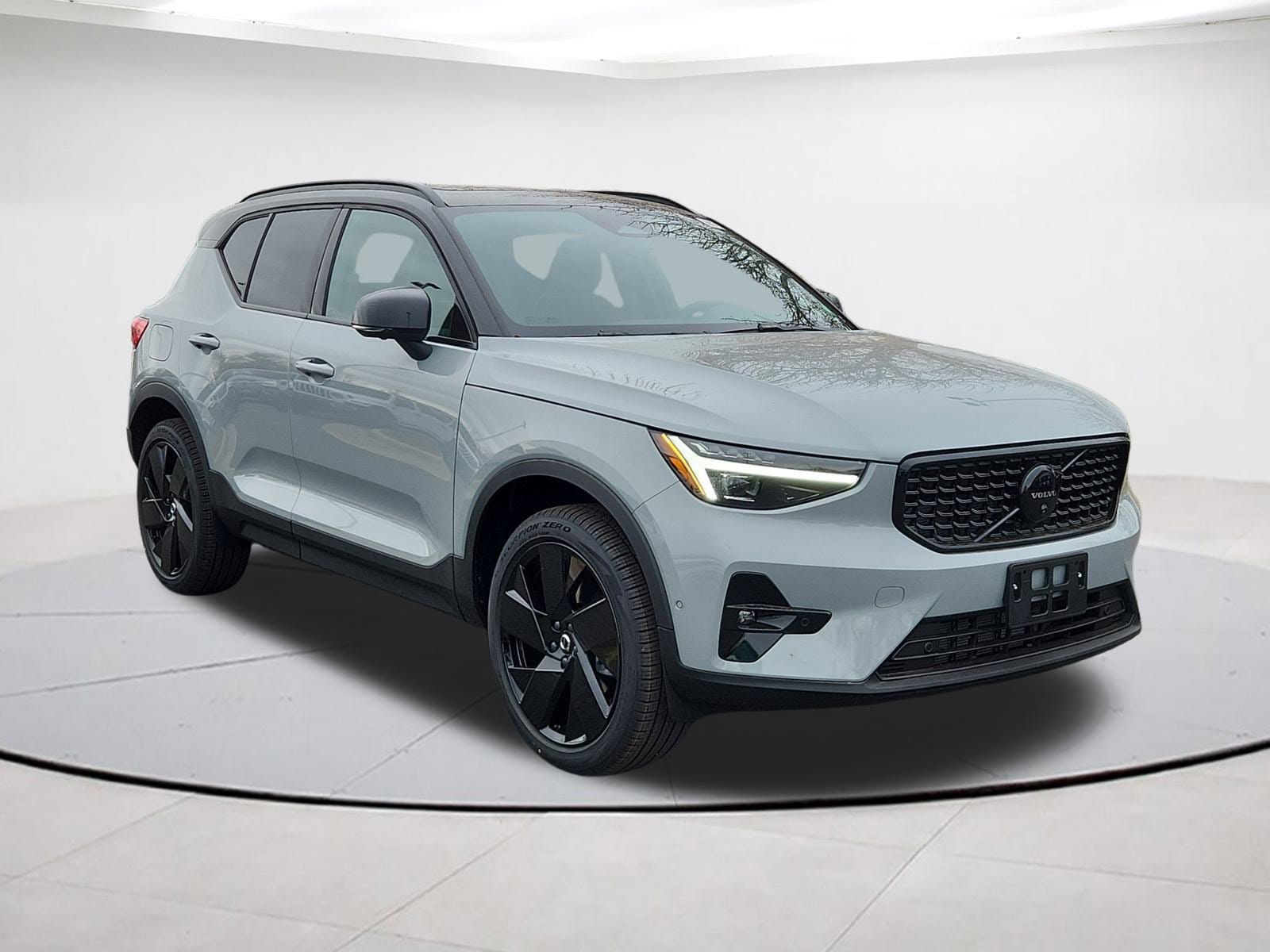 2026 Volvo XC40 Ultra Black Edition's photo