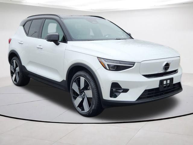 2026 Volvo EX40 Single Motor Extended Range Plus's photo