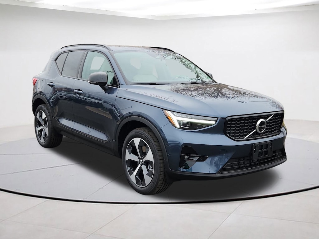New 2026 Volvo XC40 B5 Plus SUV