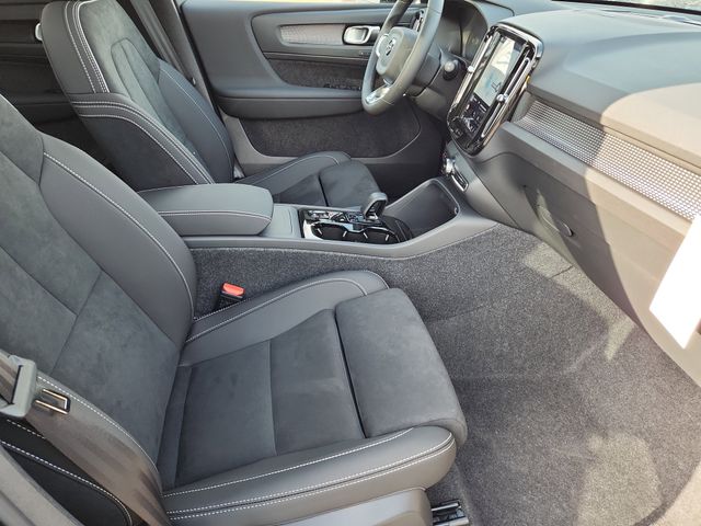 2026 Volvo XC40 Ultra Black Edition - Photo 25