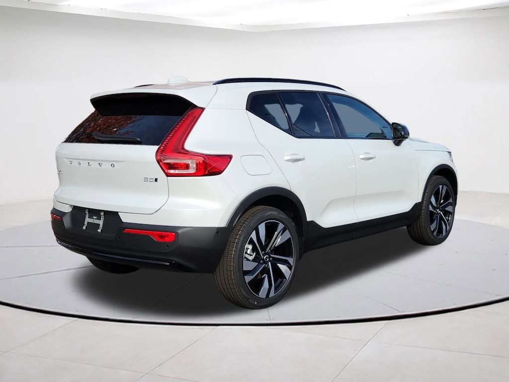 New 2026 Volvo XC40 B5 Ultra SUV