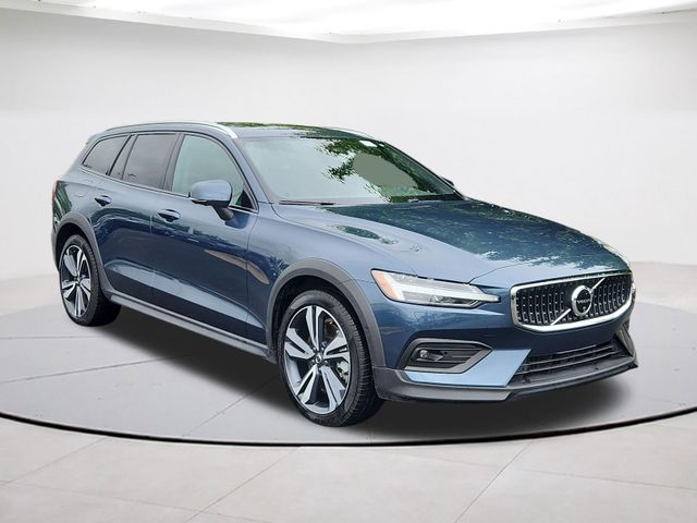 2025 Volvo V60 Cross Country B5 Plus AWD's photo