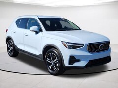 2025 Volvo XC40 B5 Core SUV