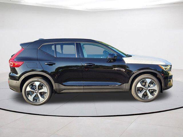 2026 Volvo XC40 Plus photo 2