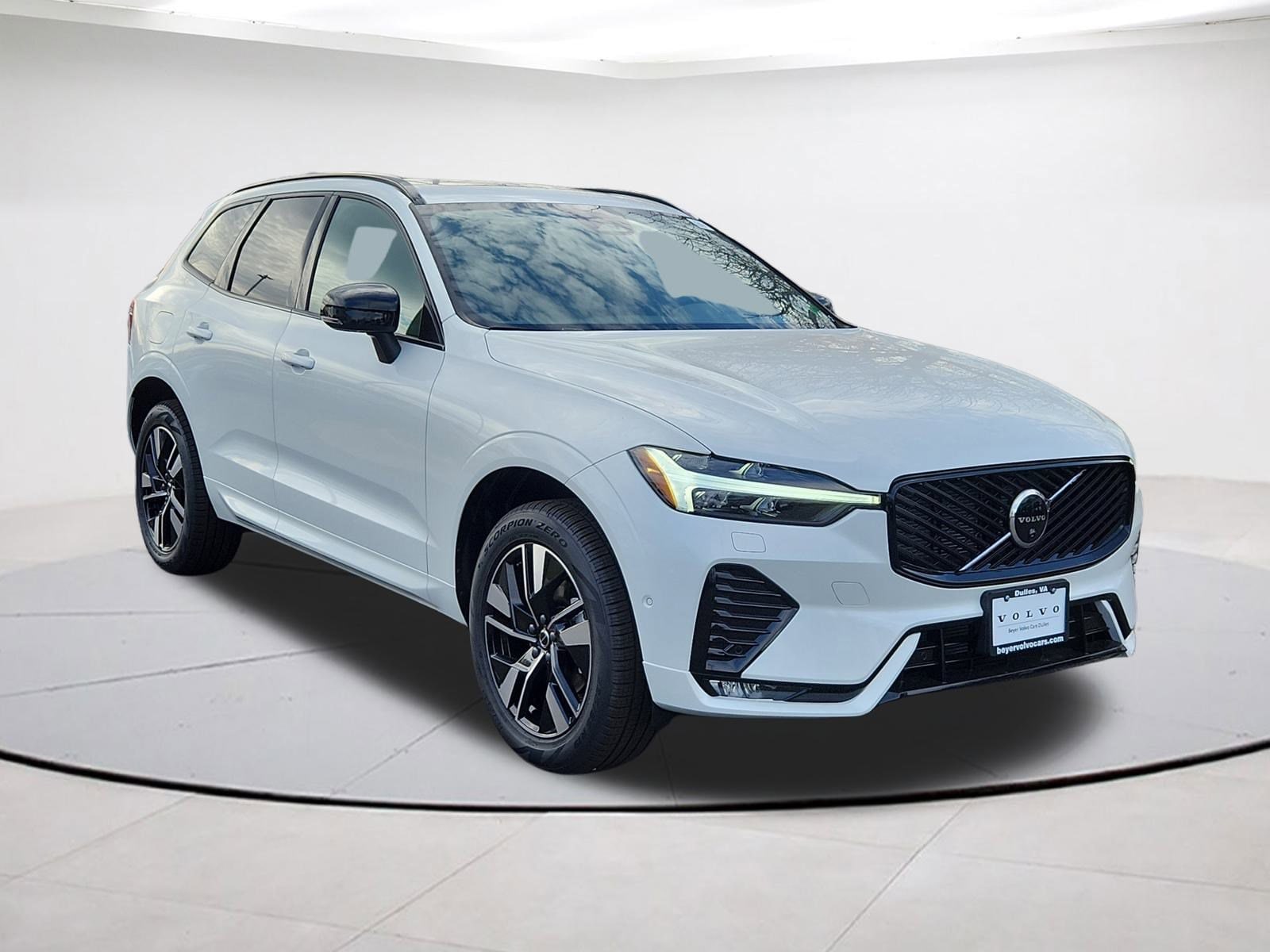 2026 Volvo XC60 Plus's photo