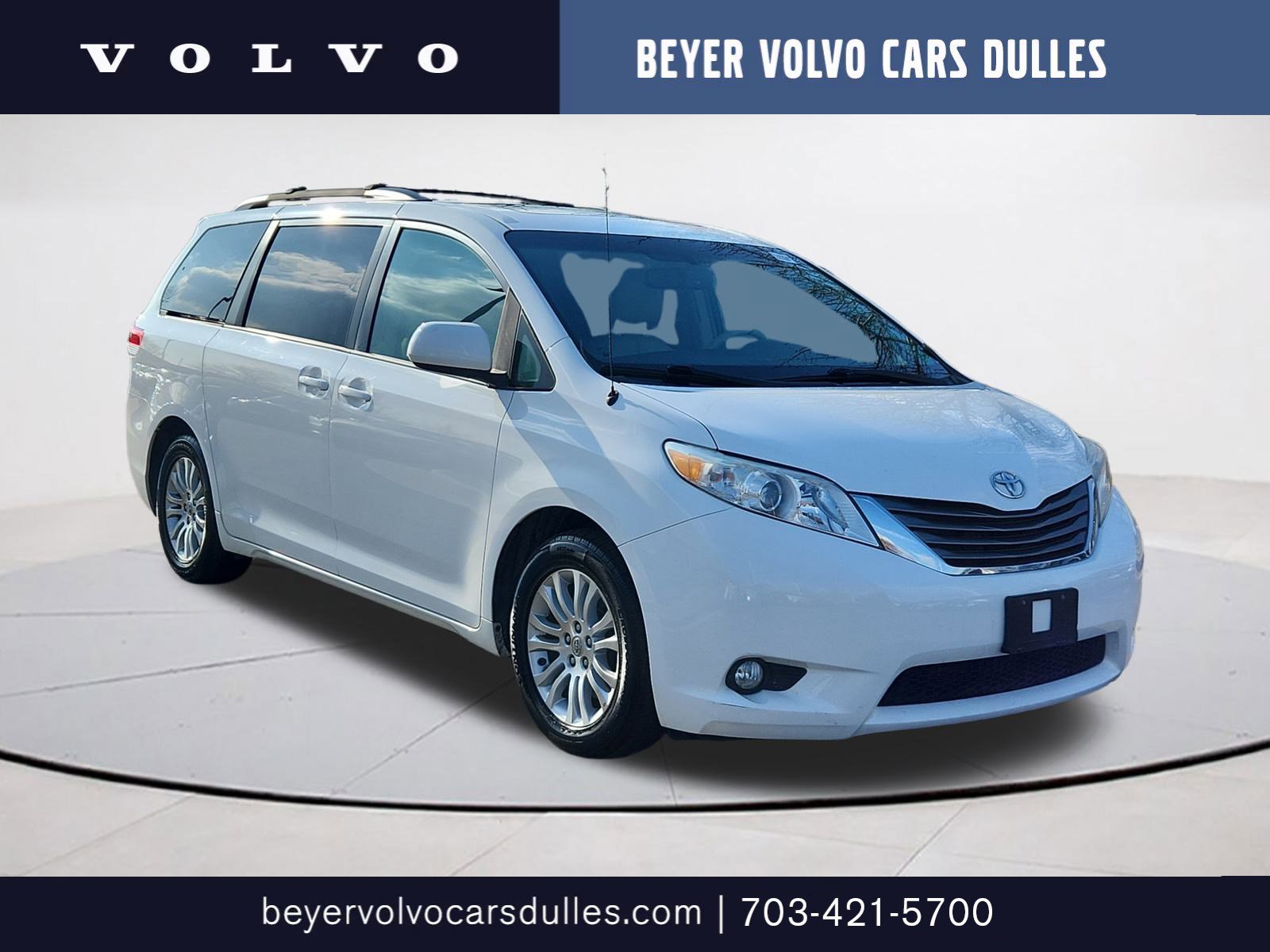 2014 Toyota Sienna XLE's photo