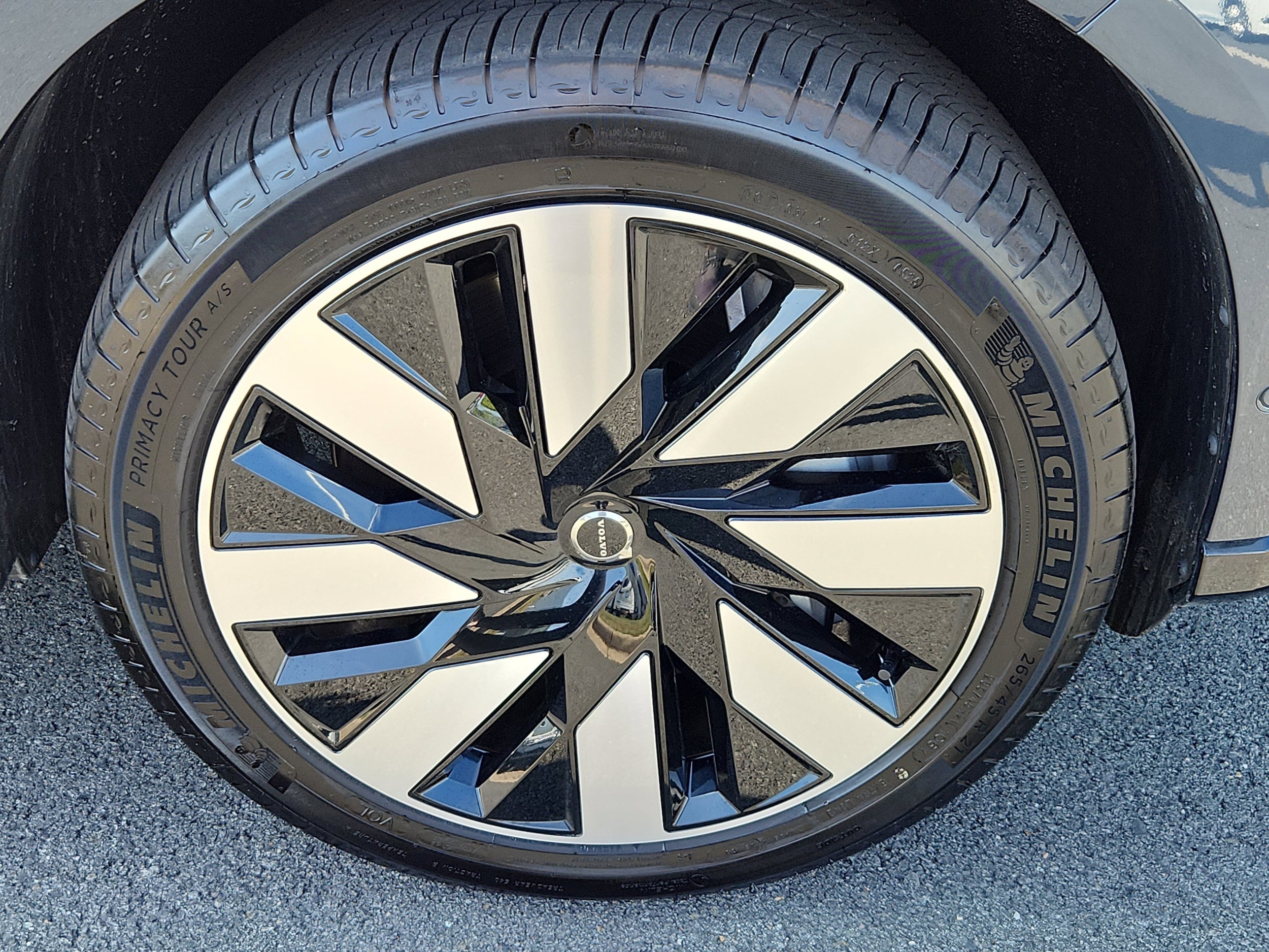 2025 Volvo EX90 Plus