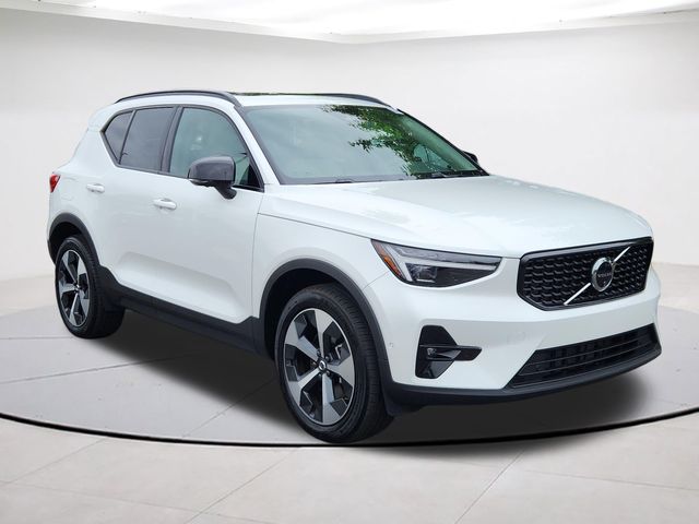 2026 Volvo XC40 B5 Plus Dark AWD's photo