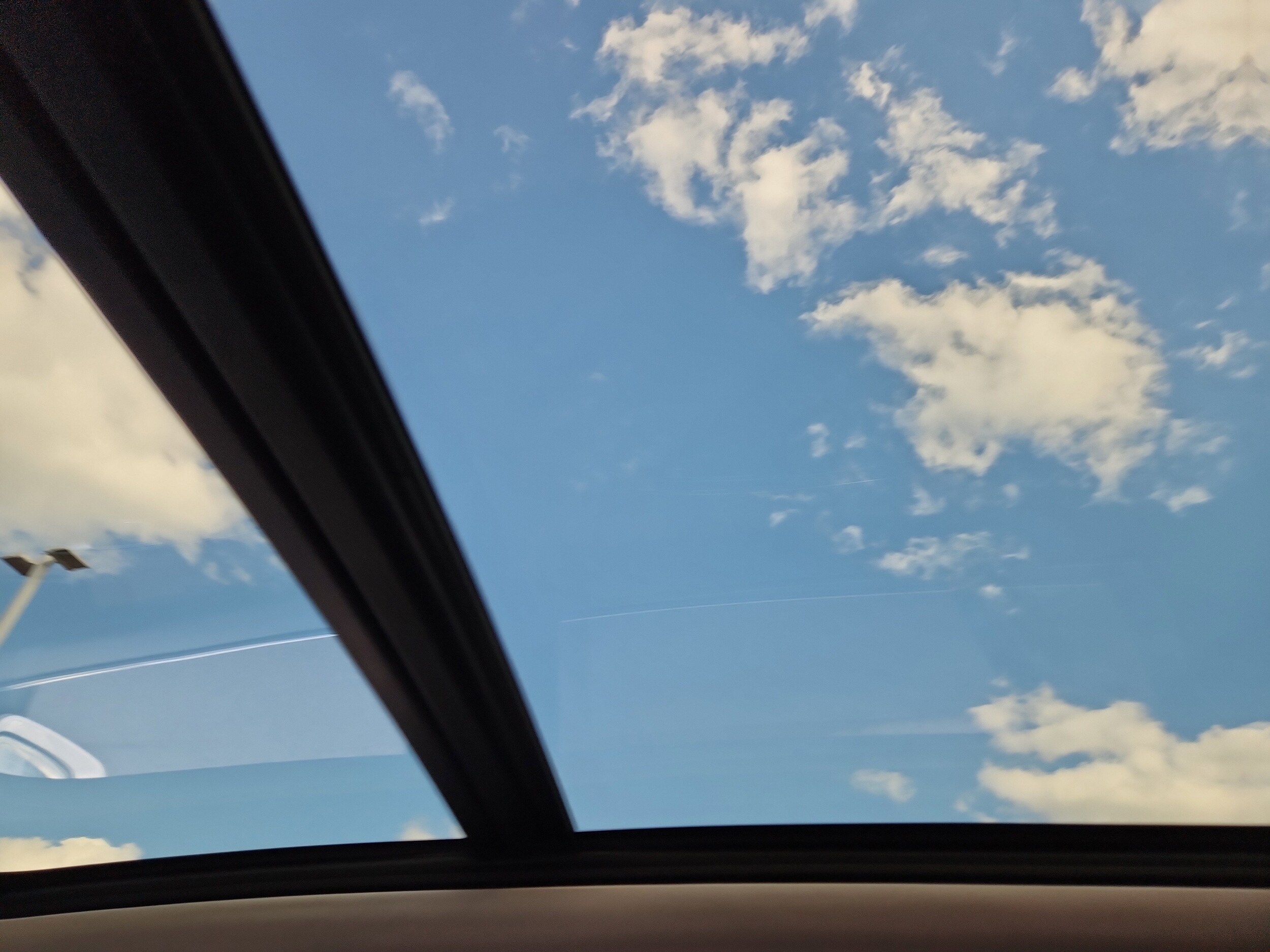 2025 Volvo XC90 B5 AWD Plus photo 3