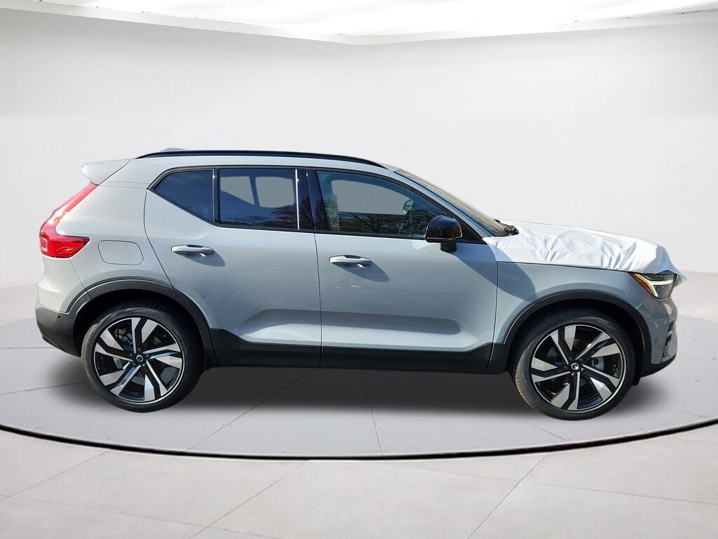 New 2026 Volvo XC40 B5 Ultra SUV
