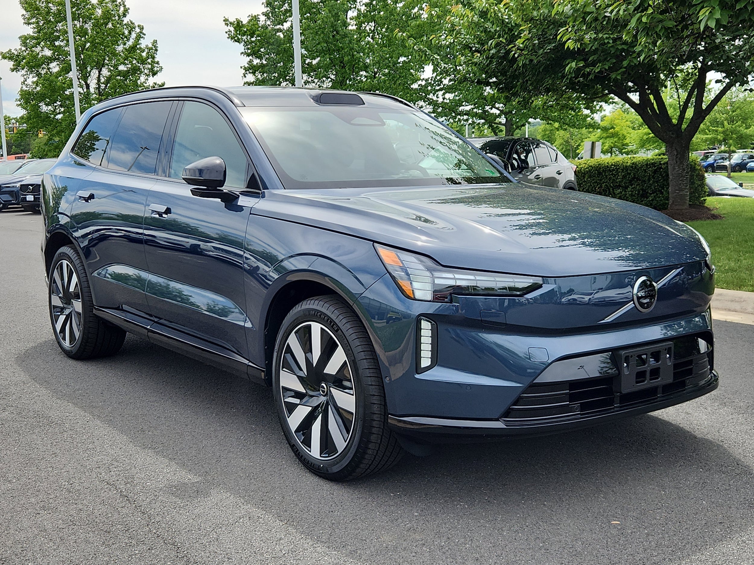 2025 Volvo EX90