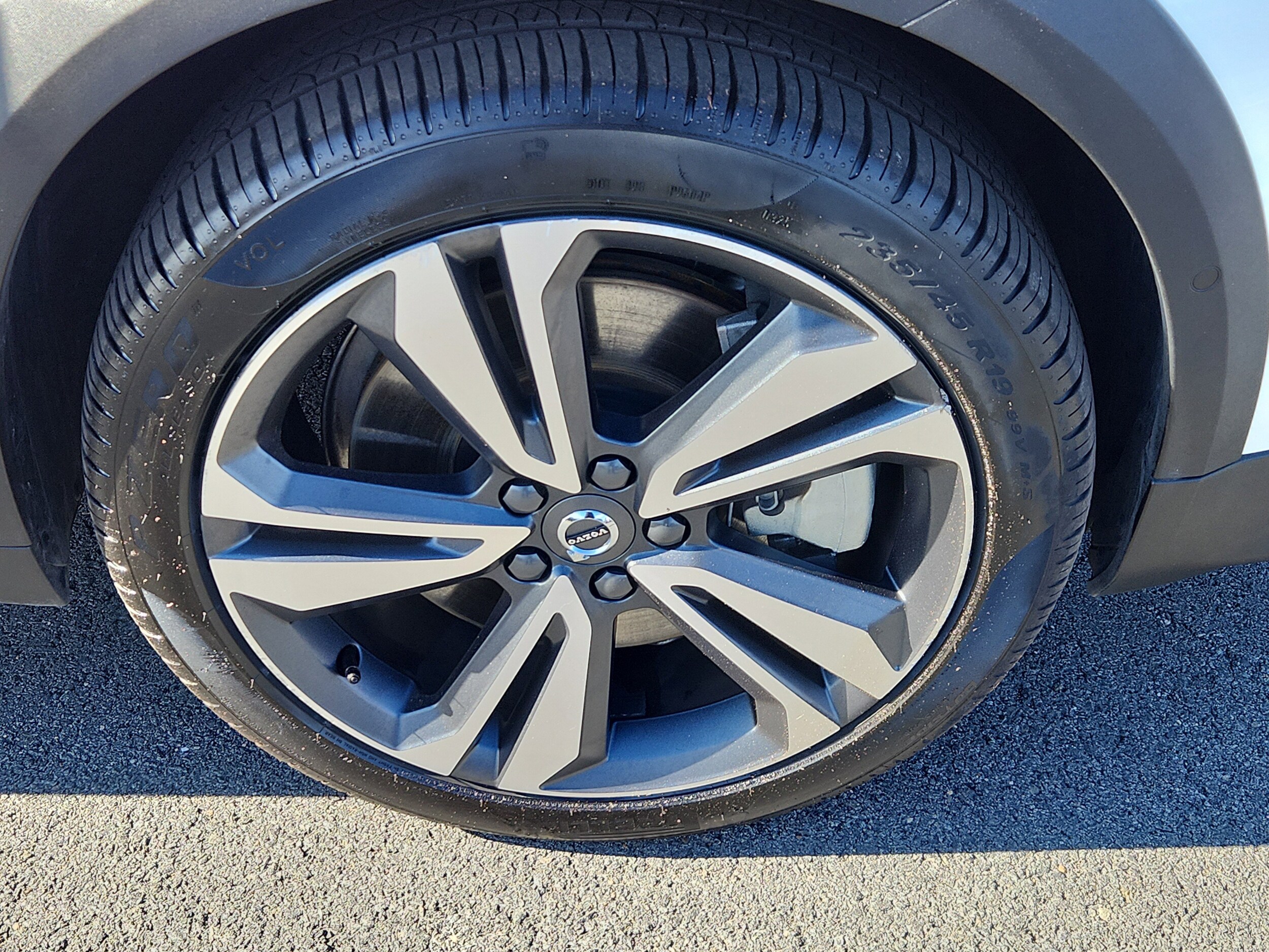 2025 Volvo V60 Cross Country B5 AWD Plus photo 4