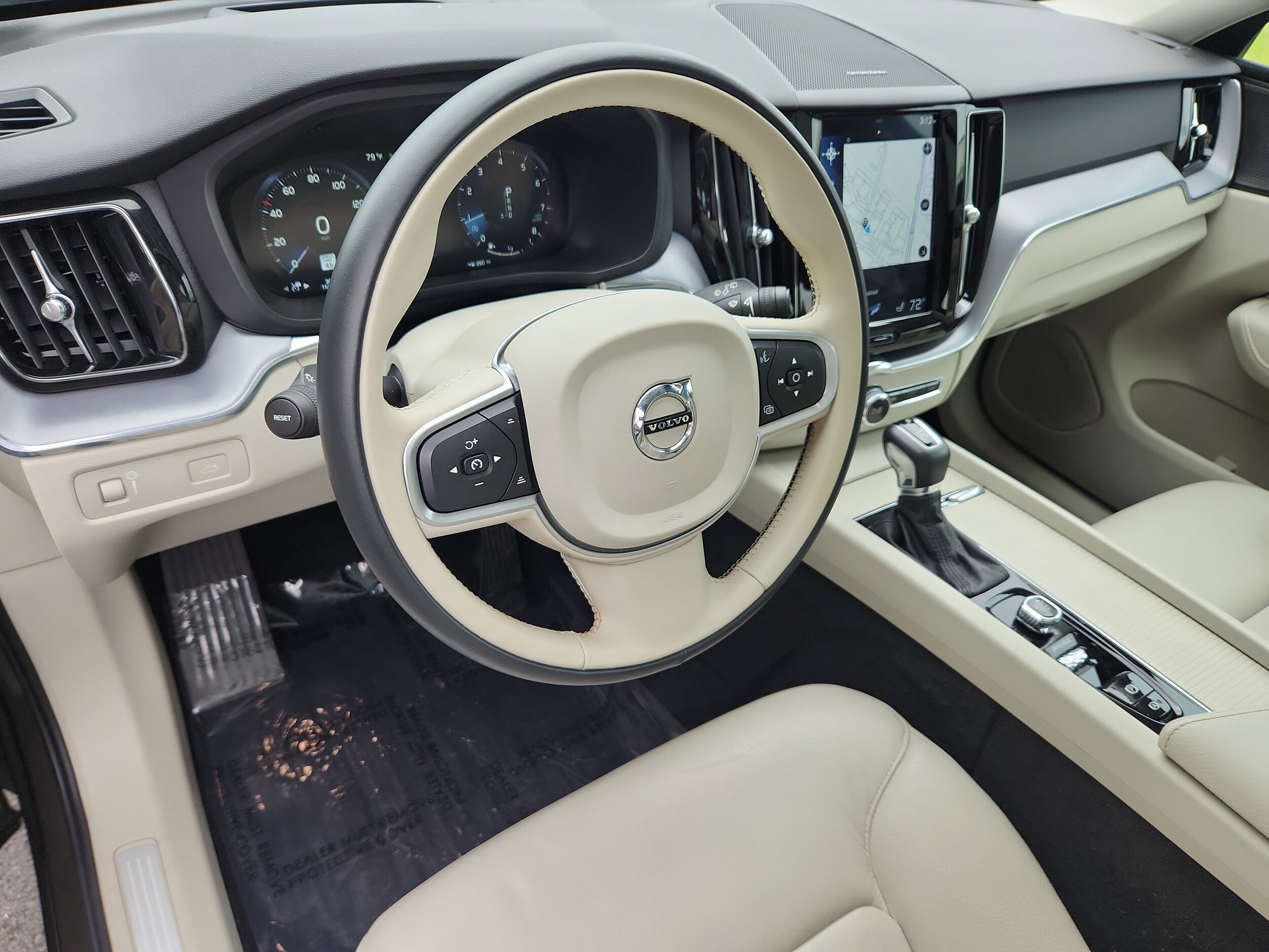 2020 Volvo XC60 T5 Momentum photo 2