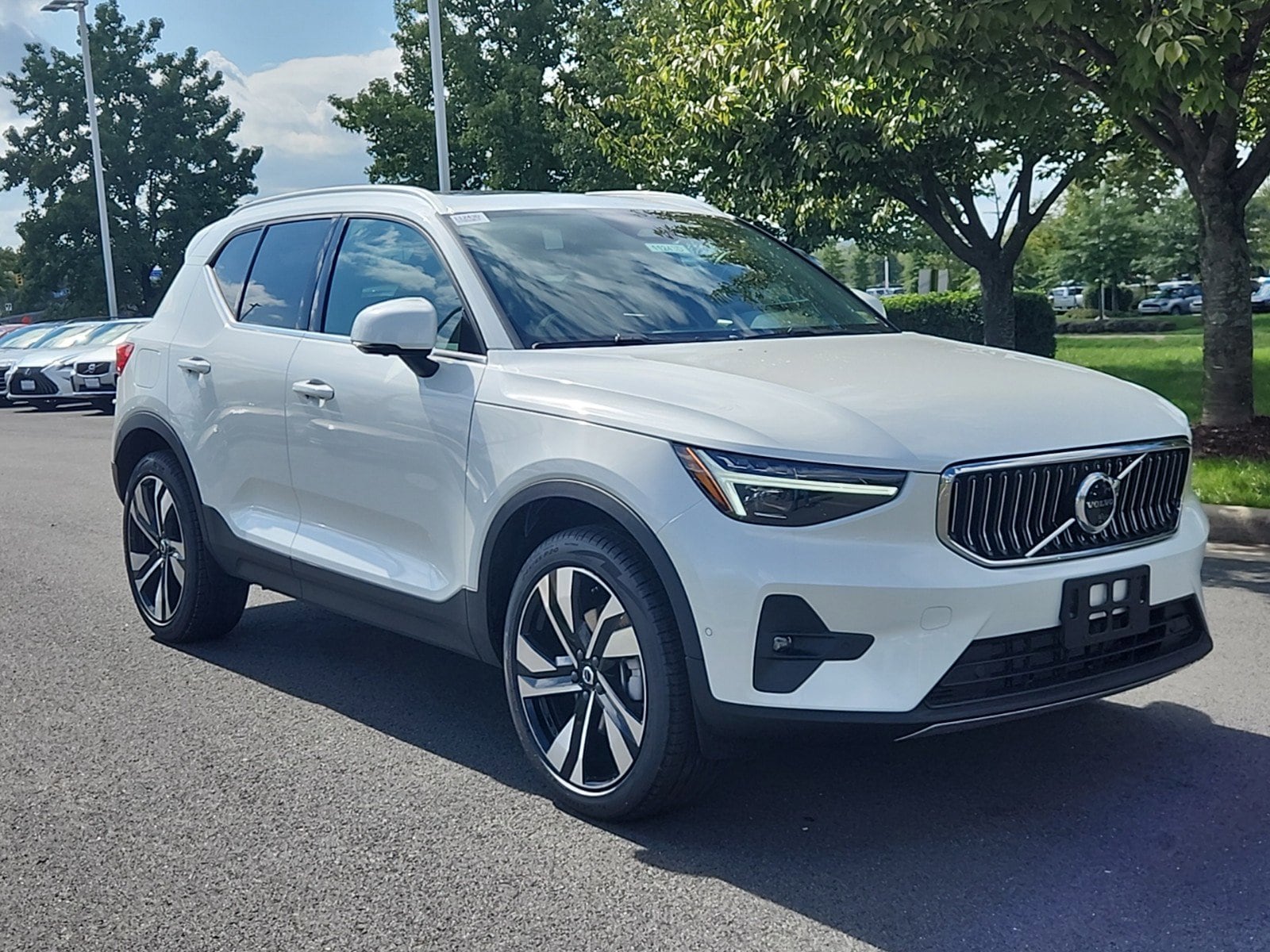 2025 Volvo XC40