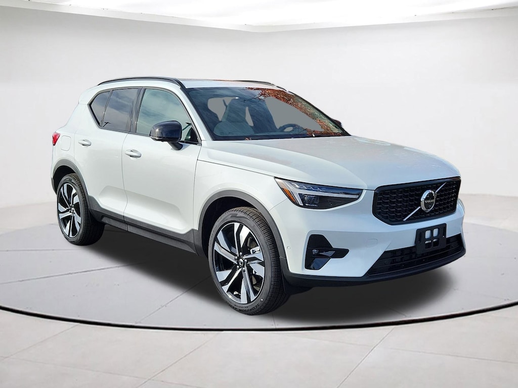 New 2026 Volvo XC40 B5 Ultra SUV